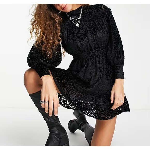 Topshop Dresses & Skirts - NEW Topshop Balloon Sleeve Tiered Dress Animal Print Velvet Black 6P Witchy
